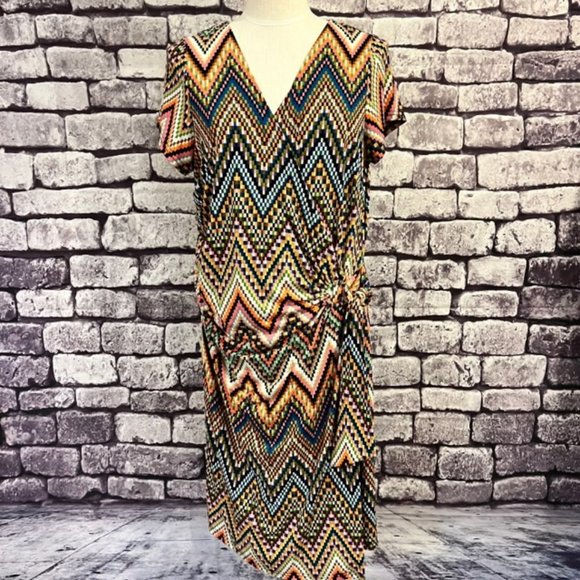 Avenue Short Sleeve Multicolored V-Neck Wrap Dress Size 14/16 - Picture 1 of 9